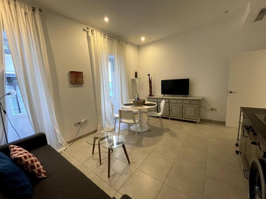 2Br And 2Ba In The Zoko Cozy And Convenient Apartment Gibraltar Exterior photo