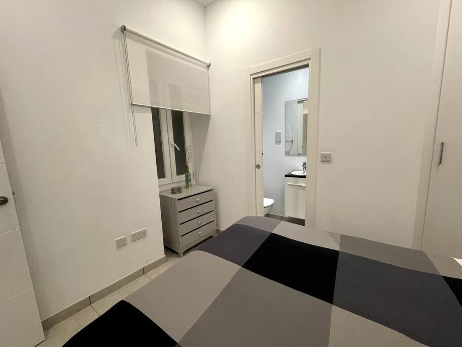 2Br And 2Ba In The Zoko Cozy And Convenient Apartment Gibraltar Exterior photo